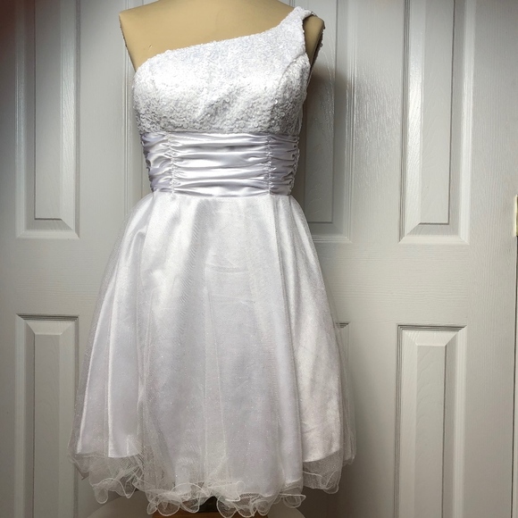 Juliet White Junior Dress - Picture 1 of 7